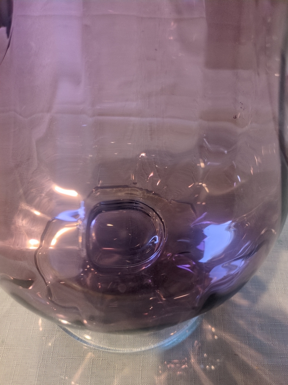 Vintage Viking Glass amethyst purple glass pitcher with a clear handle. - Picture 7 of 9